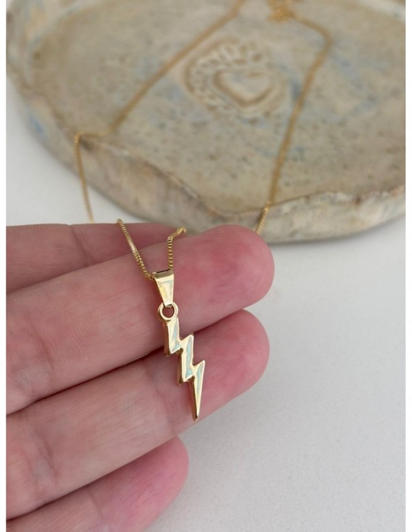 COLLAR BAÑADO EN ORO DIJE RAYO