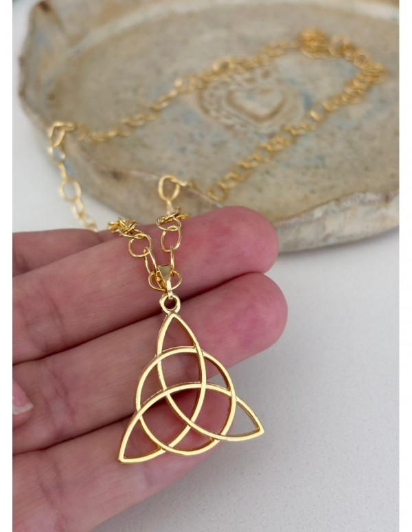 COLLAR BAÑADO EN ORO DIJE NUDO DE TRINIDAD 45CMS