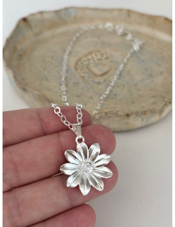 COLLAR BAÑADO EN PLATA DIJE FLOR