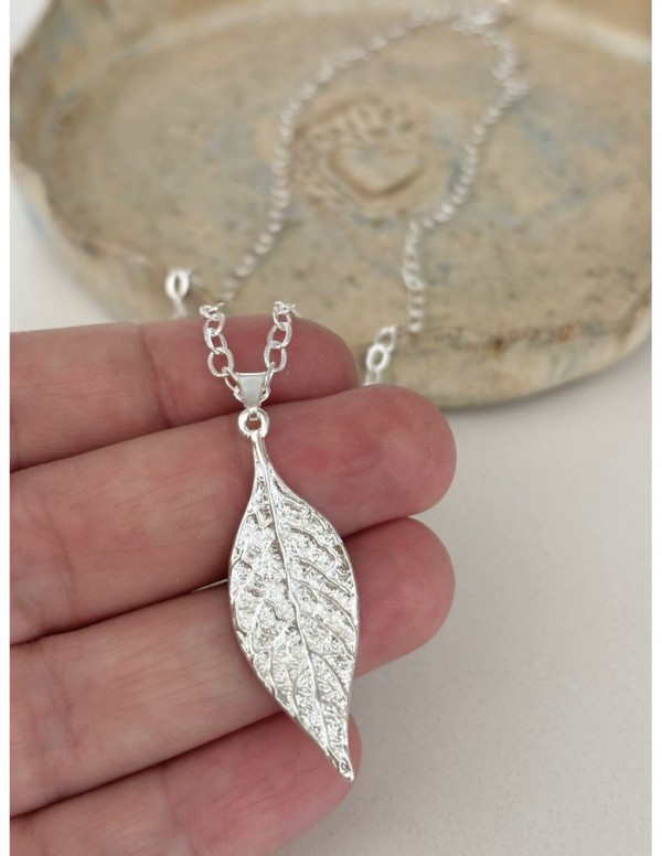 COLLAR BAÑADO EN PLATA DIJE HOJA