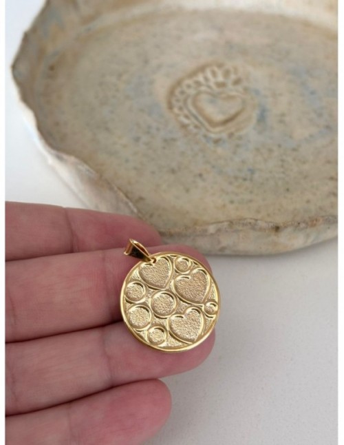 DIJE BAÑADO EN ORO CORAZONES