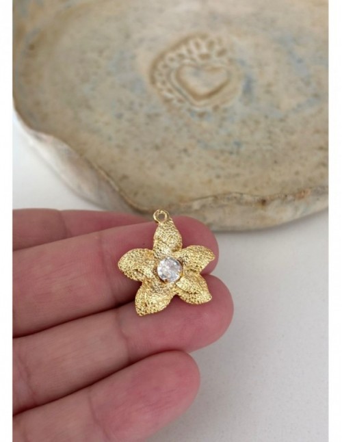 DIJE BAÑADO EN ORO FLOR