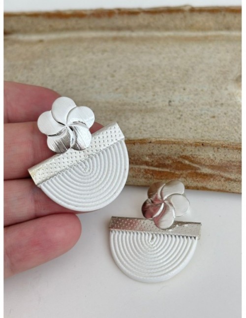 AROS BAÑADOS EN PLATA CUERO SINTETICO BLANCO