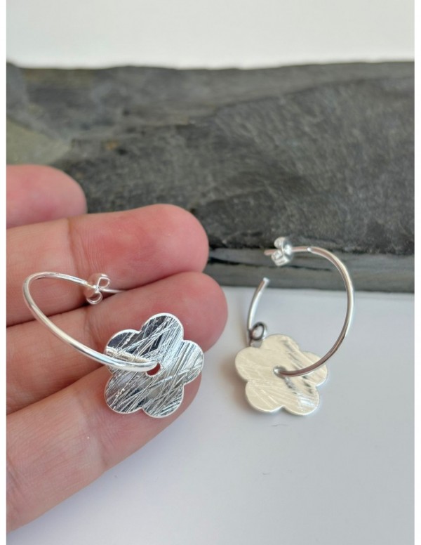 AROS BAÑADOS EN PLATA ARGOLLA FLOR