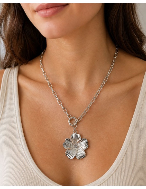 COLLAR BAÑADO EN PLATA FLOR