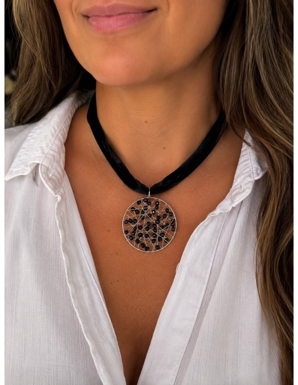 COLLAR BAÑADO EN PLATA CRISTALES NEGROS
