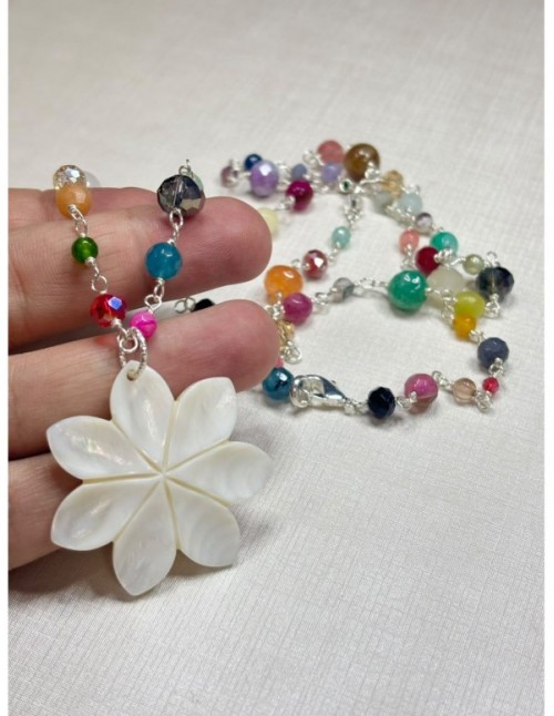 COLLAR BAÑADO EN PLATA FLOR NACAR BLANCO