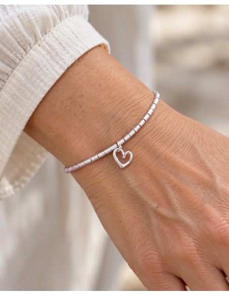 PULSERA ROJA AJUSTABLE CORAZÓN COLGANTE TEXTURADO BAÑADA EN PLATA