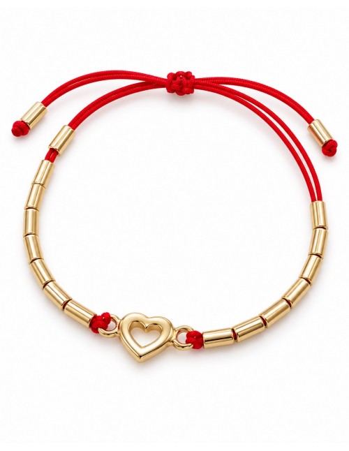 Pulsera roja ajustable con tubos lisos y corazón central bañada en oro sobre fondo blanco