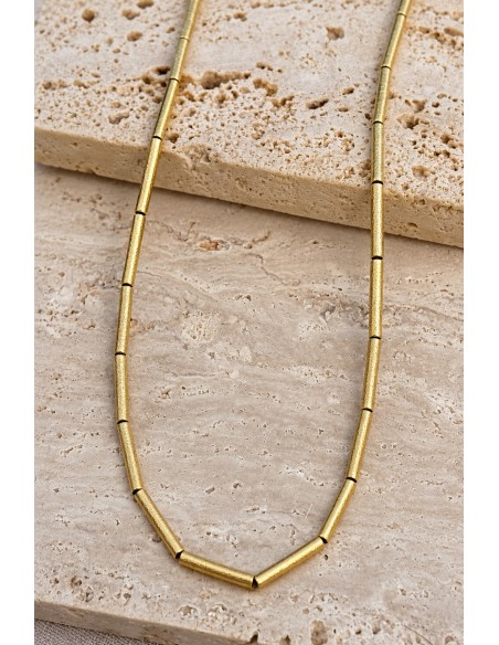 Collar de tubos texturados en baño de oro de 50 cm