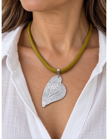 Collar de corazón bañado en plata con cordón de seda de 50 cm