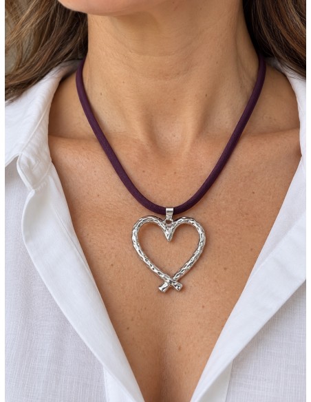 Collar corazón bañado en plata con cordón de seda morado de 50 cm