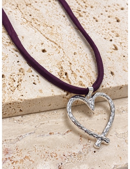 Collar corazón bañado en plata con cordón de seda morado de 50 cm