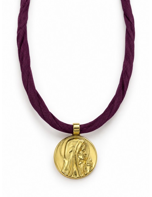 Collar Virgen baño de oro y seda burdeo 50 cm