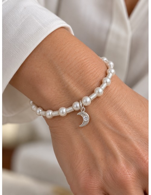Pulsera elasticada de perlas con luna baño de plata 2