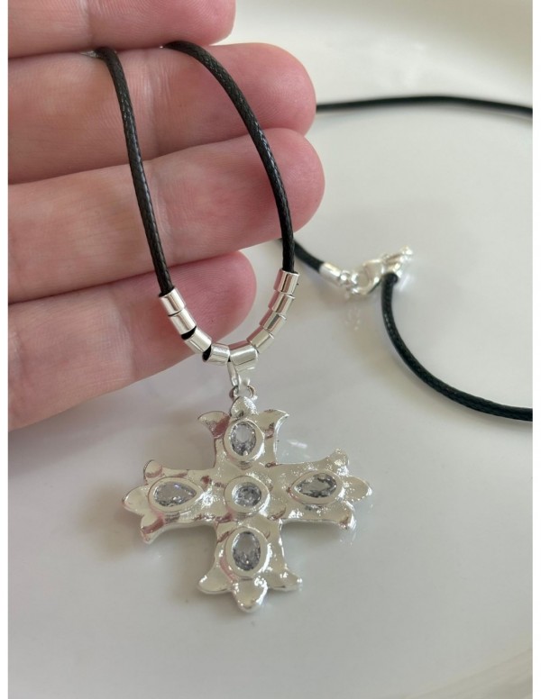 COLLAR BAÑADO EN PLATA CRUZ