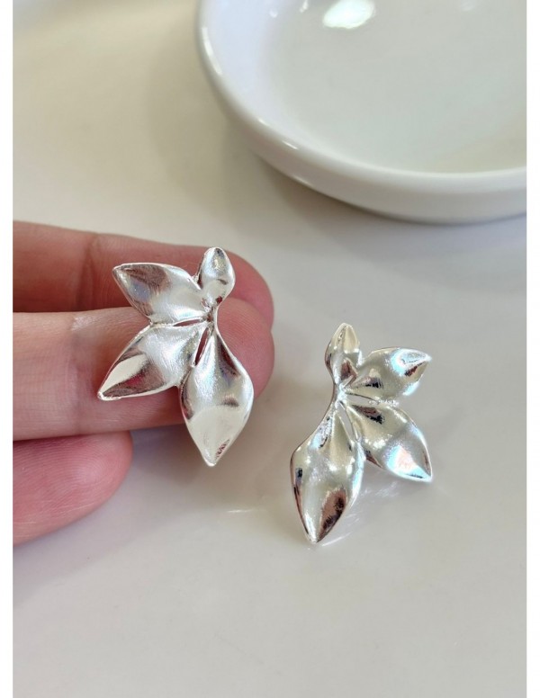 AROS BAÑADOS EN PLATA MEDIA FLOR 28MM